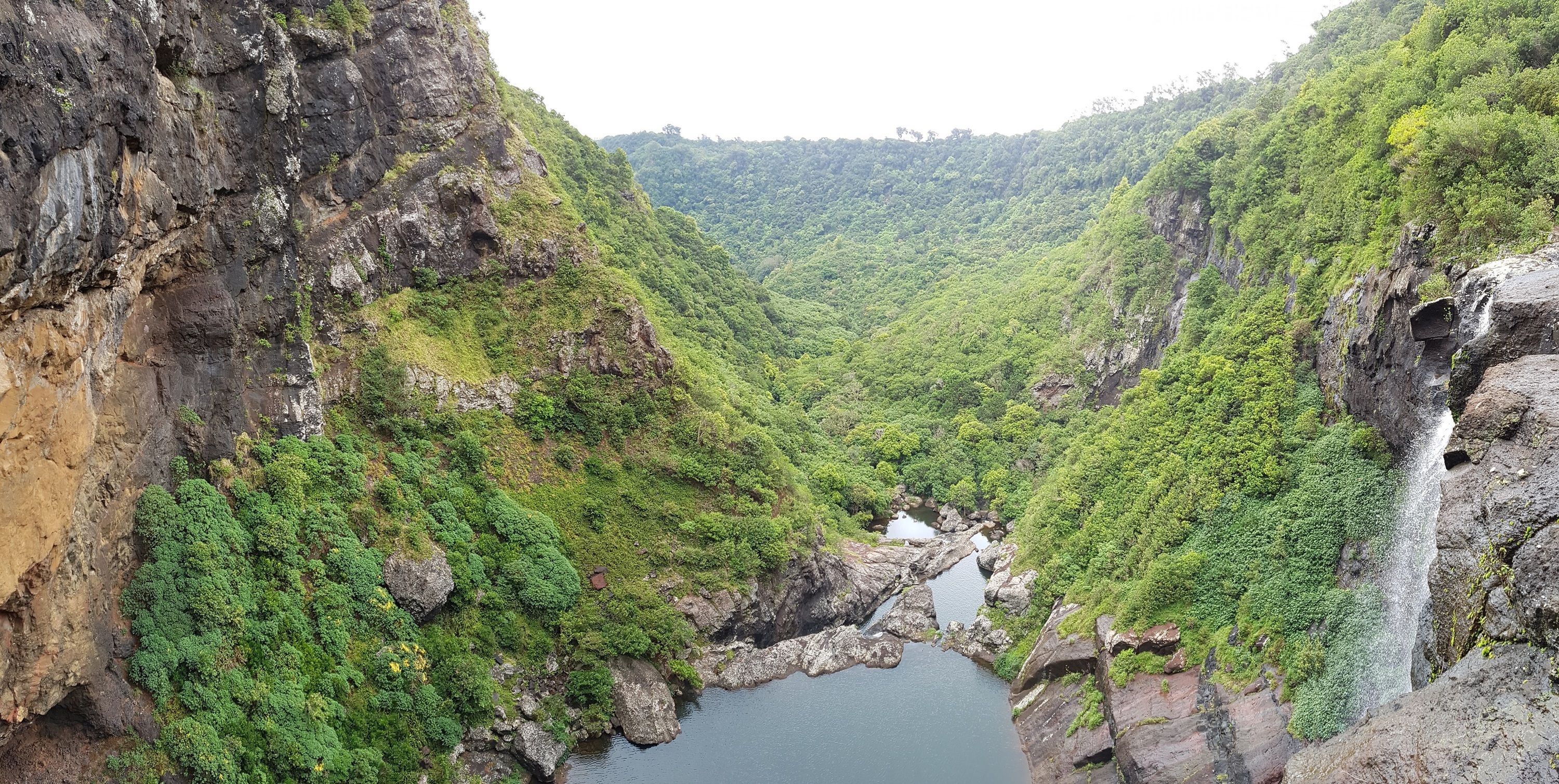 Tamarid Falls, Blick über die Kante