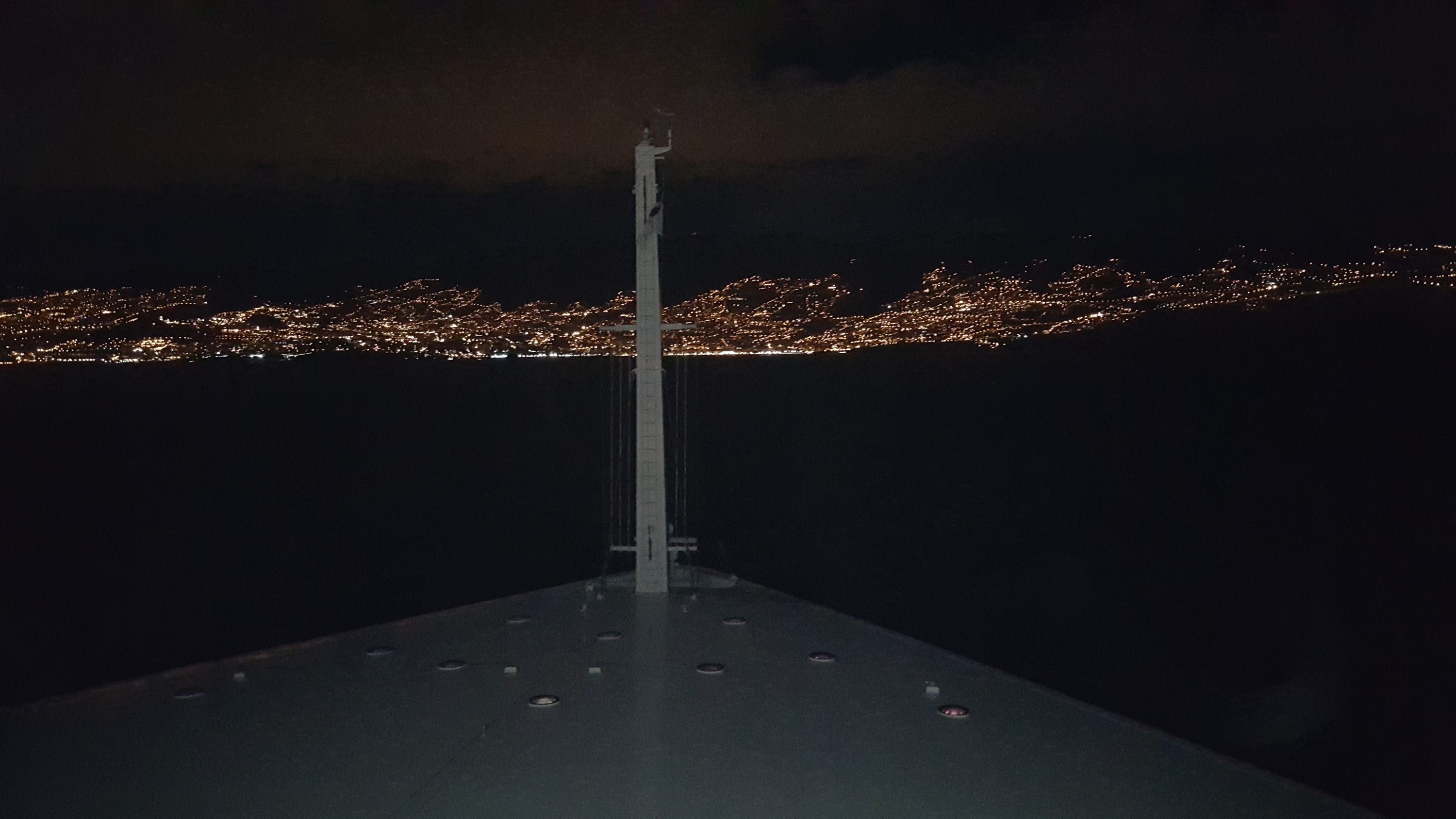 Einlaufen in Madeira. Blick von unserer Kabine aus