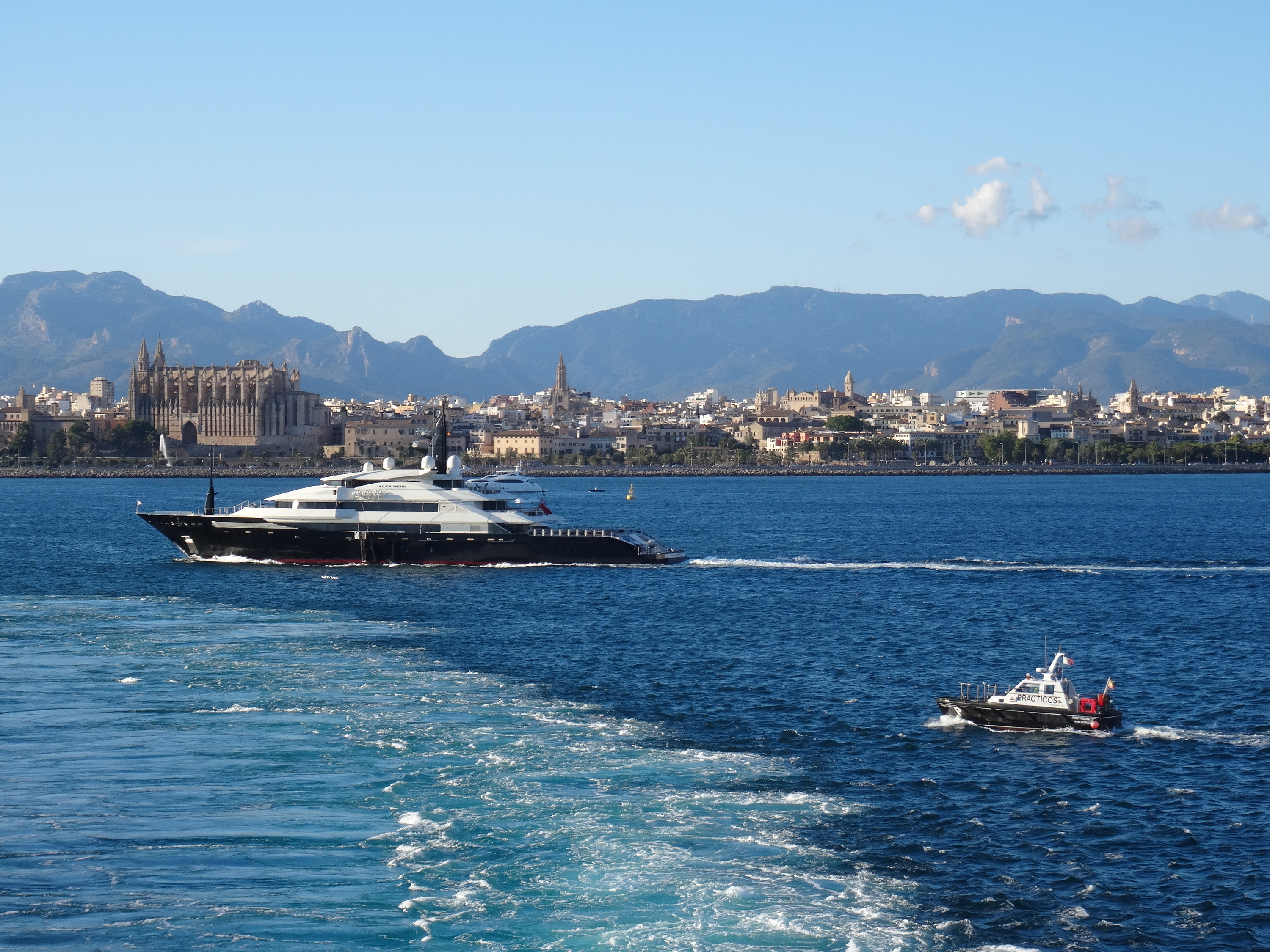 Bucht von Palma de Mallorca am Tauftag der AIDAperla, 30.06.2017