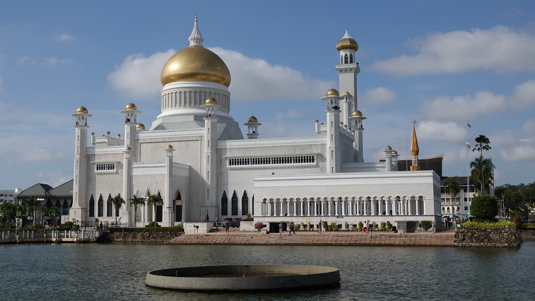 Brunei - Sultan-Omar-Ali-Saifuddin-Moschee (1)