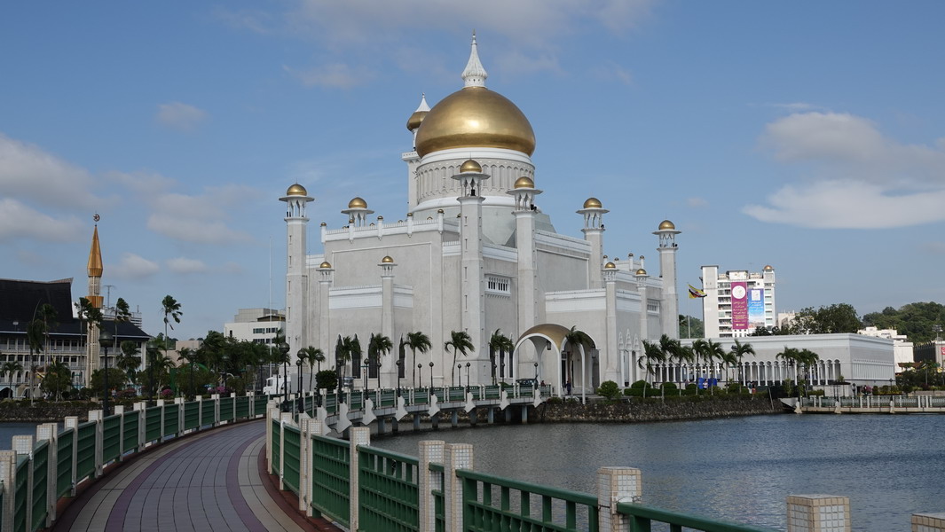 Brunei - Sultan-Omar-Ali-Saifuddin-Moschee (2)