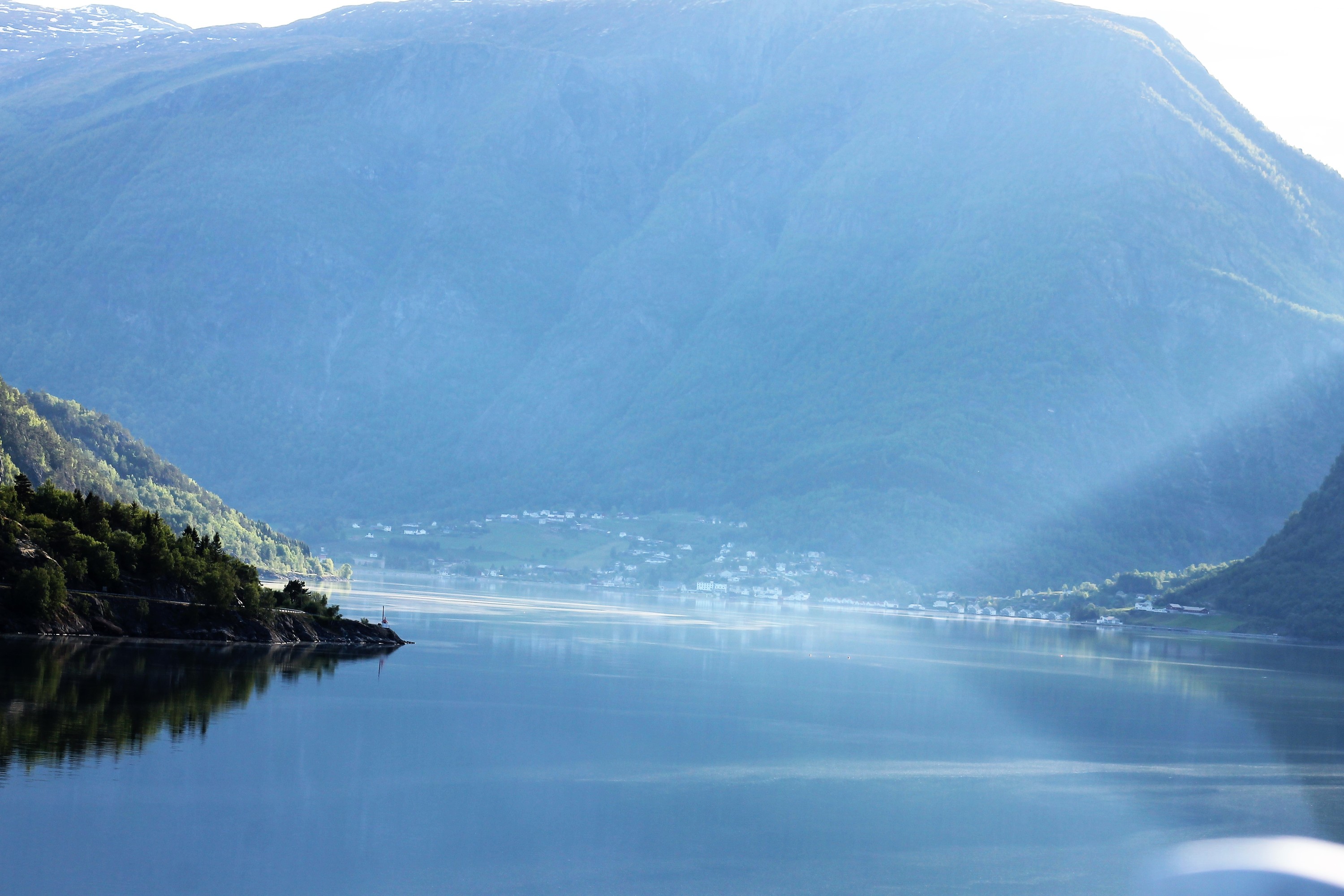 Morgenstimmung im Fjord, Norwegen