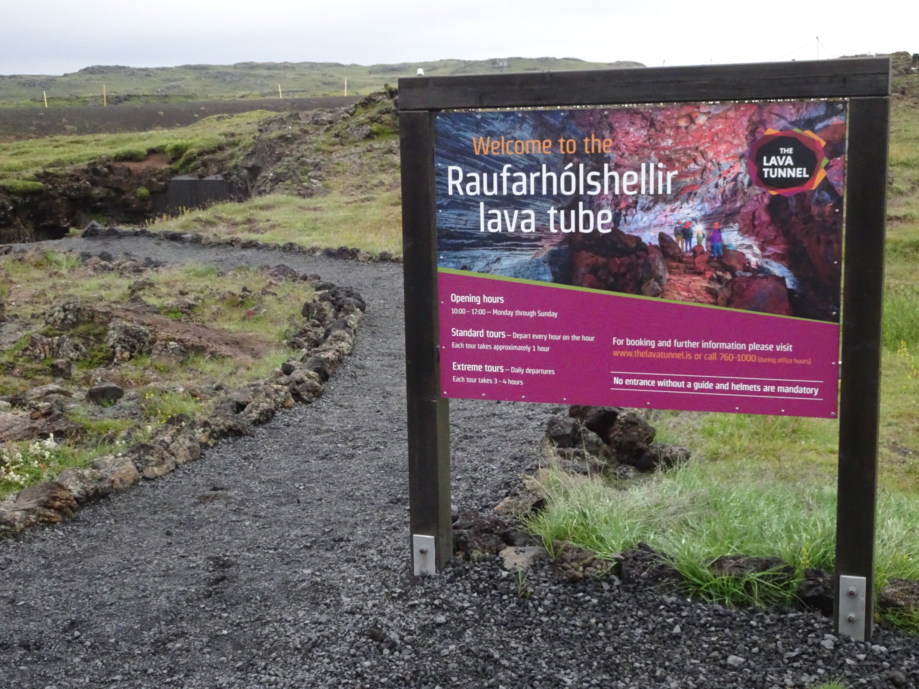 Raufarhólshellir Lava Tunnel (Island)