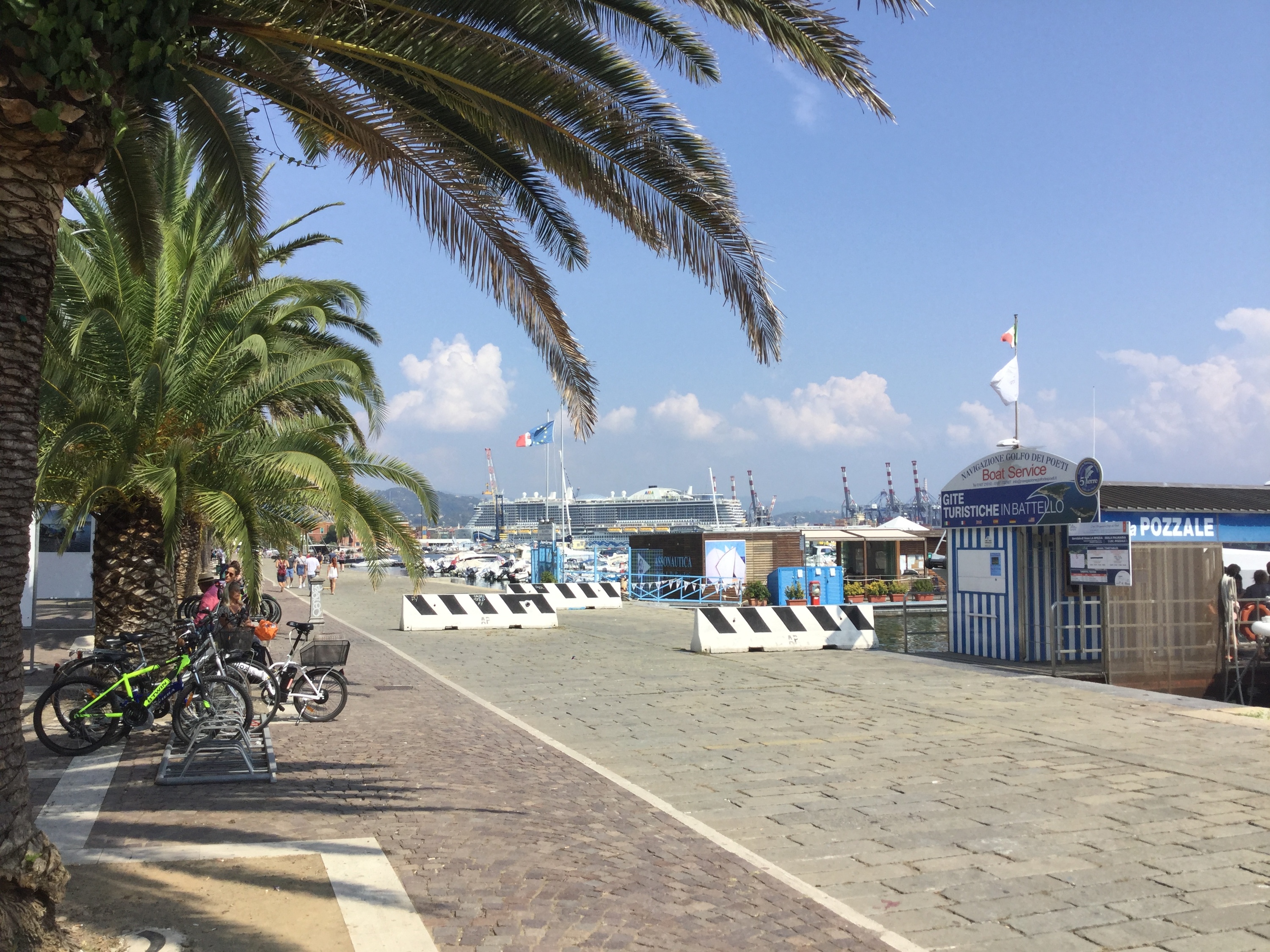 AIDAnova im Hafen von La Spezia bei herrlichem Wetter