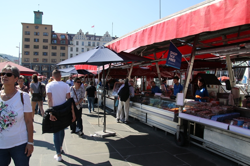 Fischmarkt am Hafen