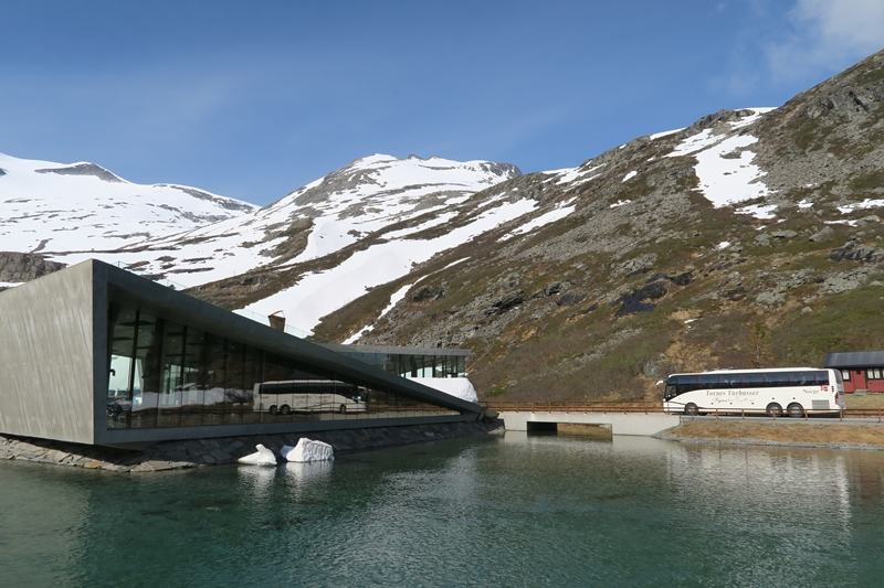 Der Trollstigen - mit Sonne und Schnee