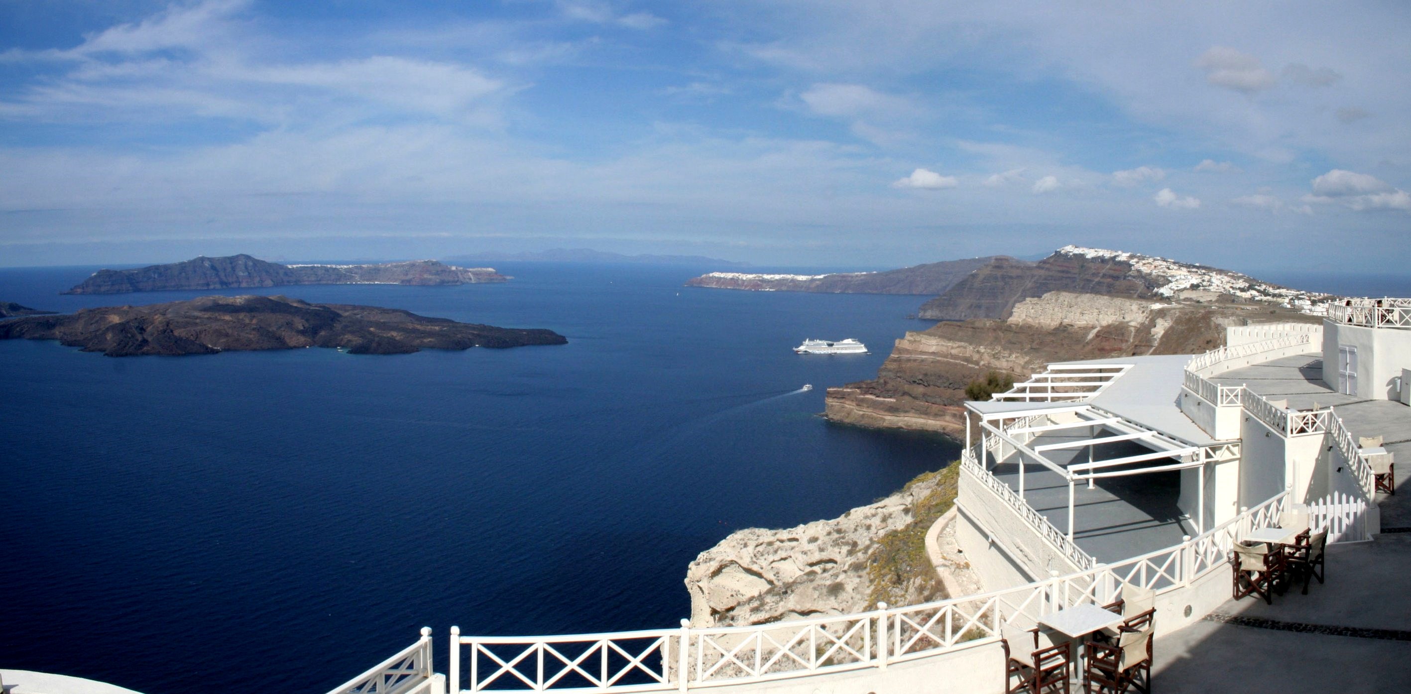 Blick in die Caldera von Santorini