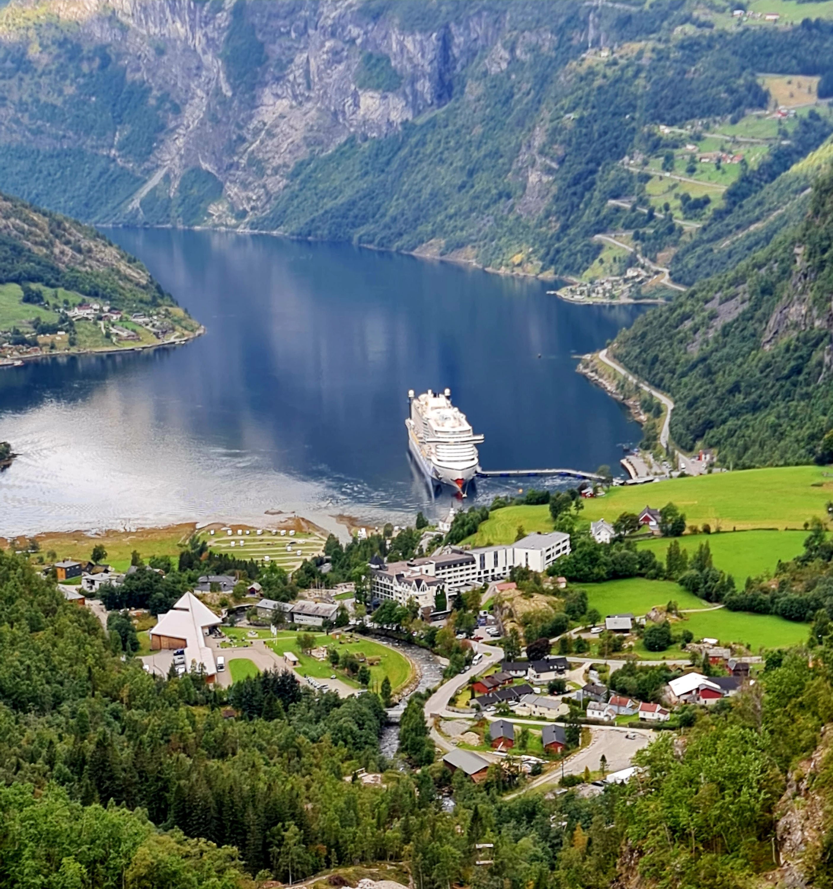 Aida Perla Norwegen Fjorde