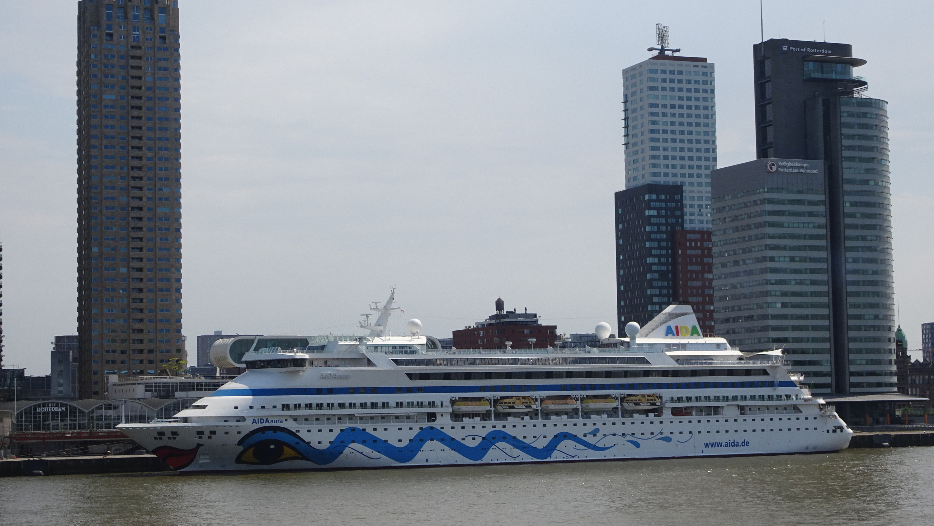 AIDAaura in Rotterdam (Juni 2023)
