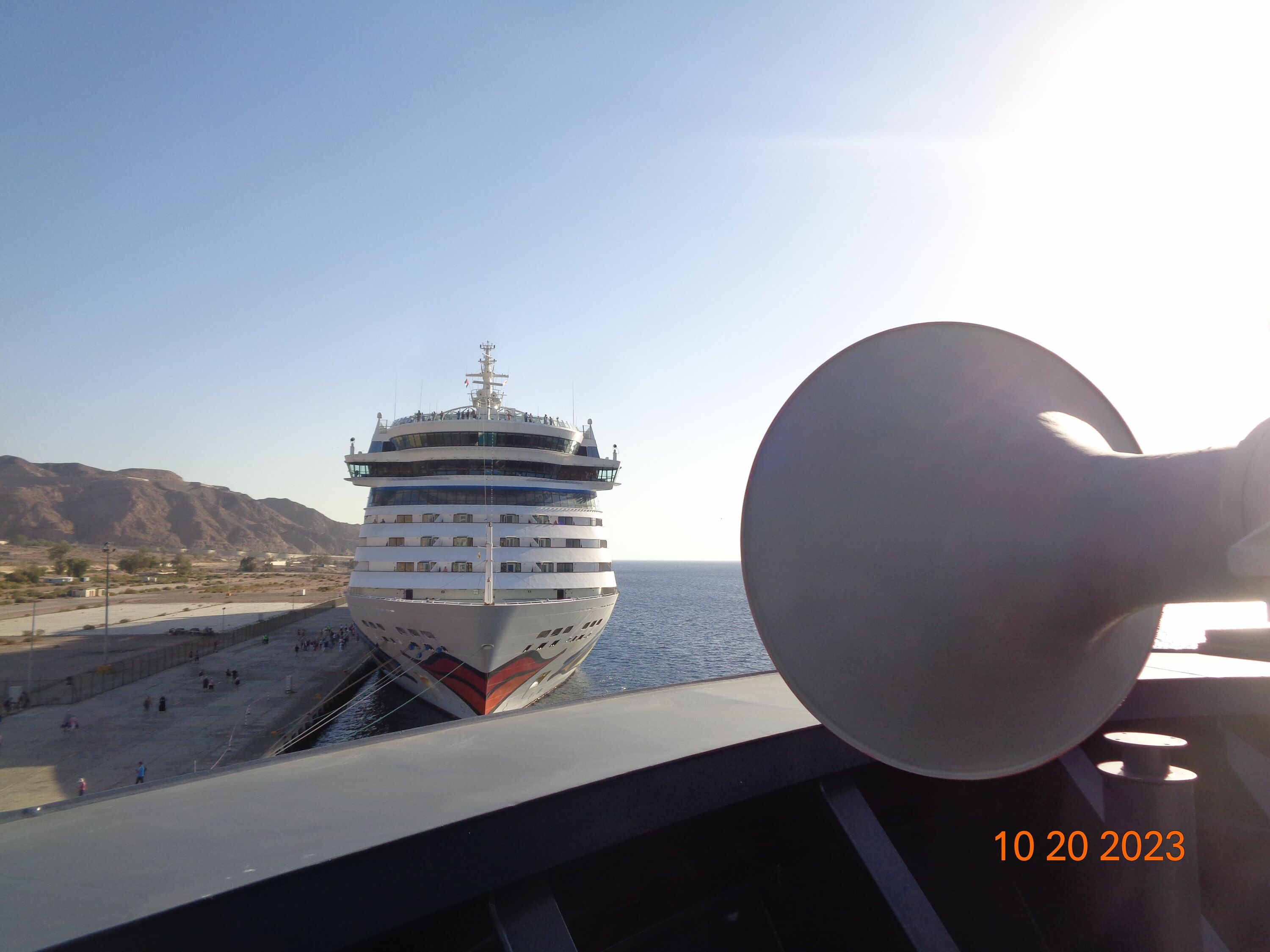 Aqaba Jordanien, Blick von Mein Schiff 2 auf AIDA Bella