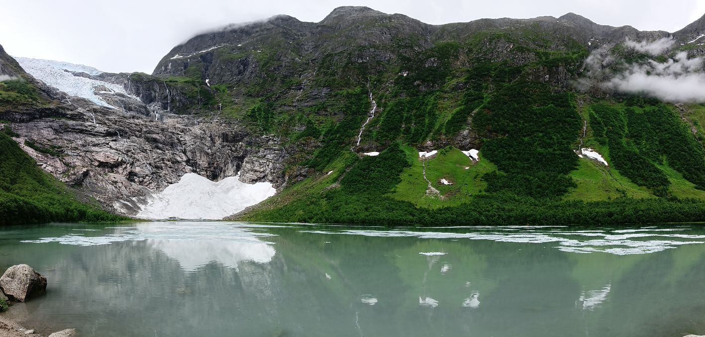 Boyabreen-Gletscher in Fjærland/Norwegen, erreichbar unter anderem während eines im kleinen Örtchen Vik beginnenden Tagesausflugs