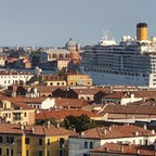 Auslaufen der Costa in Venedig