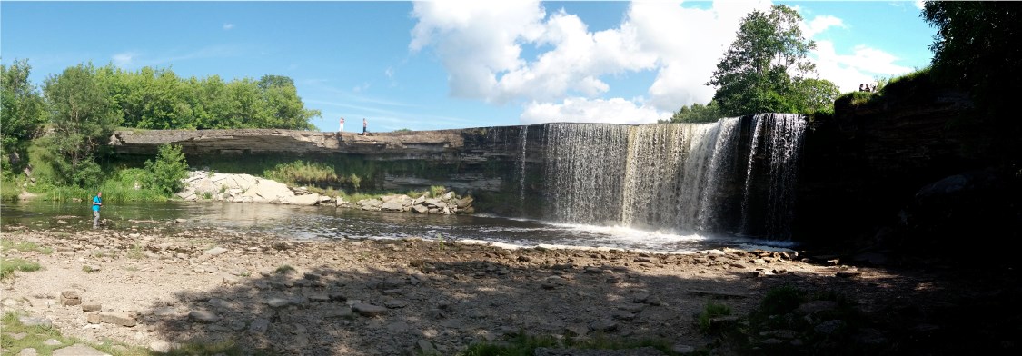 Der Jägala-Wasserfall östlich von Tallinn (estnisch Jägala juga)