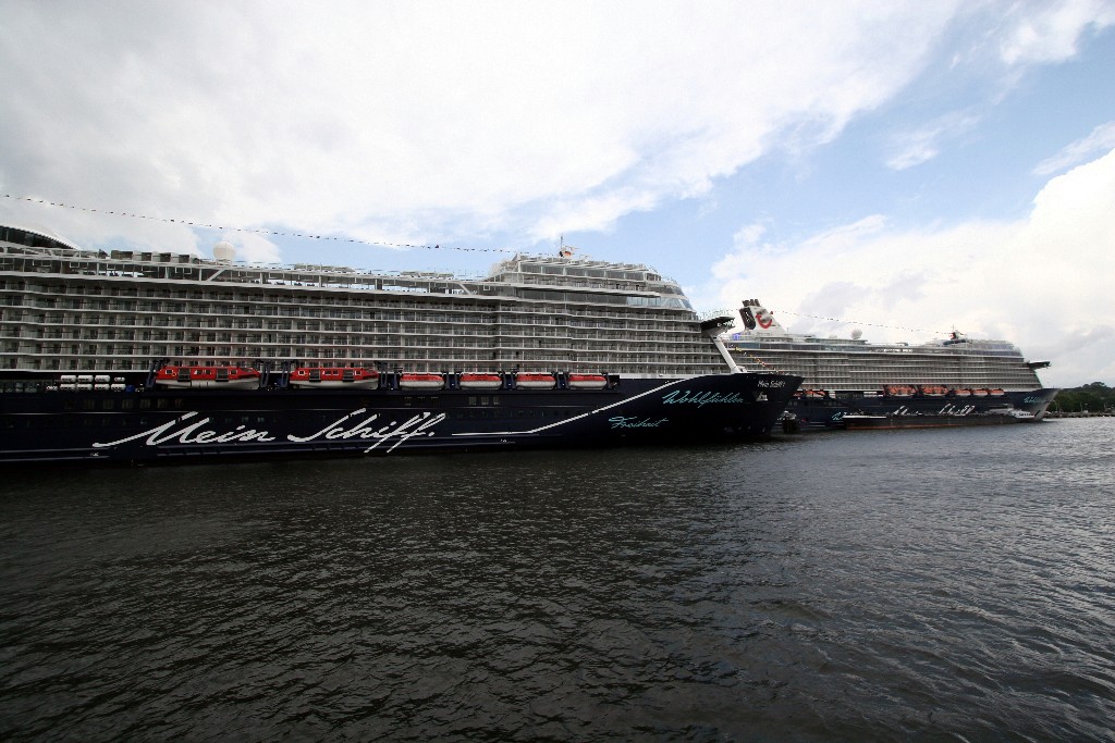 Wasserurlaub Schiffe Der Tui Flotte Auf Der Kieler Förde