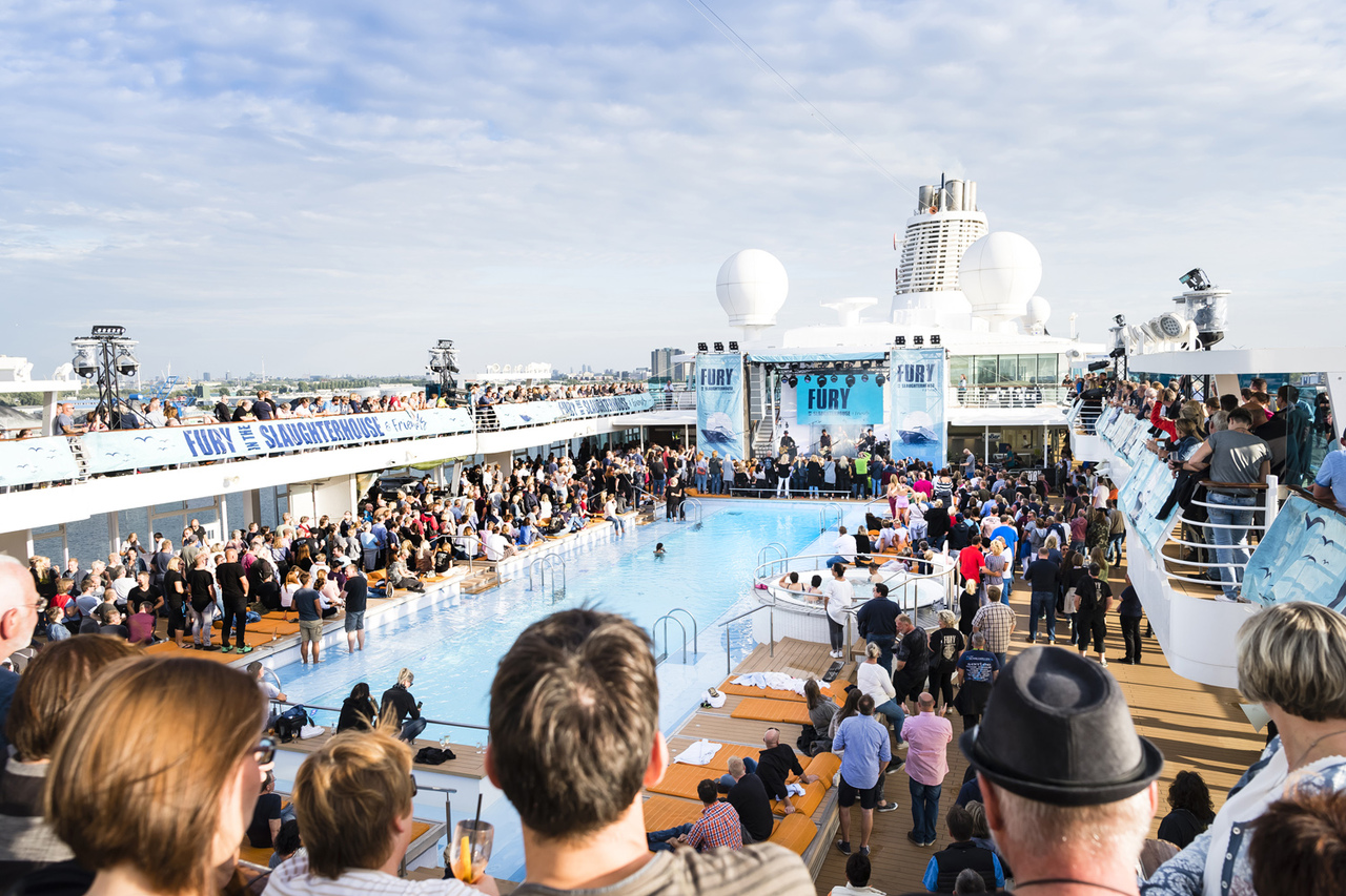 Wasserurlaub Deutsche Rockgrößen Auf Der Mein Schiff 4